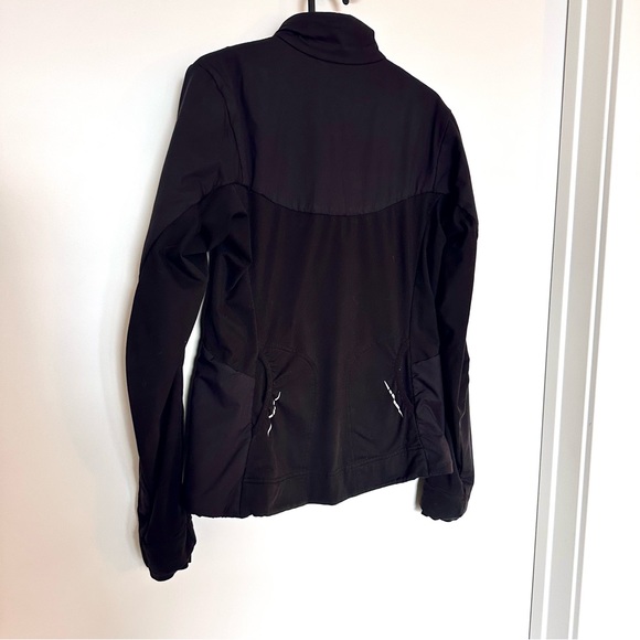 Arc'teryx - Womenβs Running Jacket (Model Unknown) - Picture 3 of 3